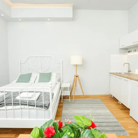 Apartment 91 With Great Wi-fi And Free Parking